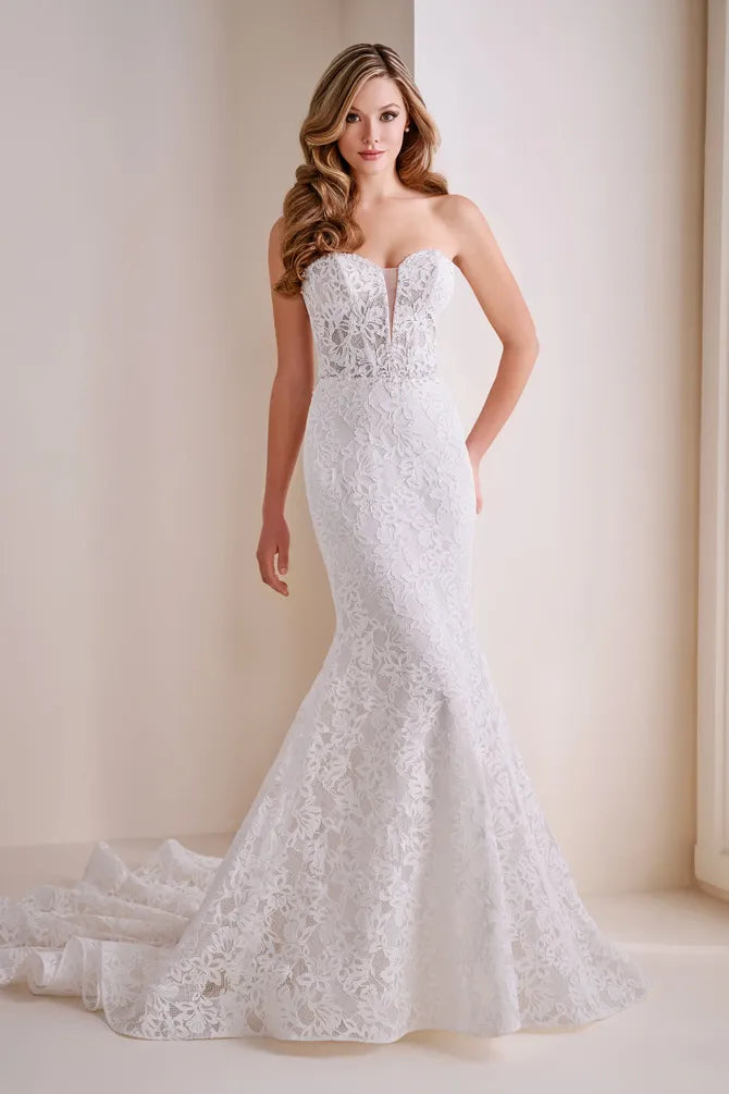 Enchanting Mon Cheri Bridal Gown E401