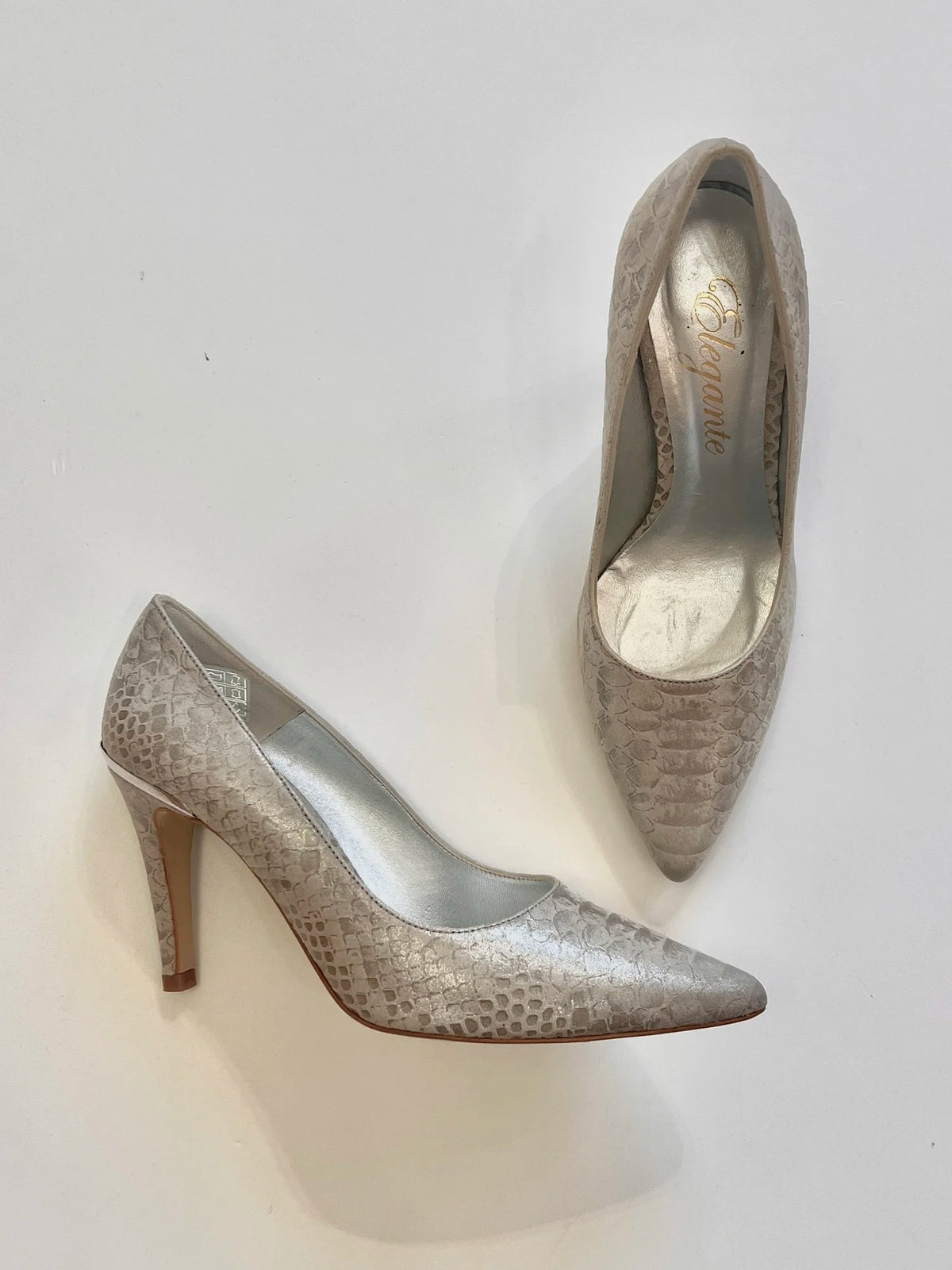 Elegante Taupe Shoes
