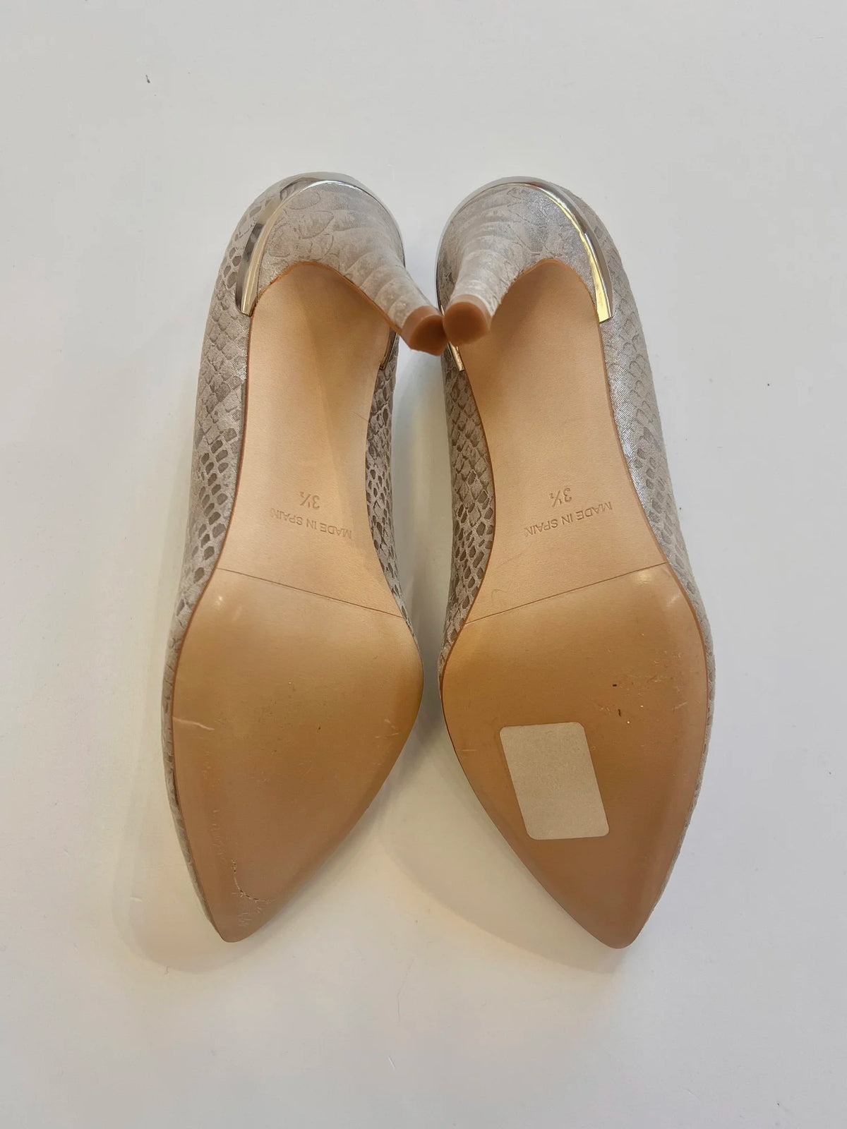 Elegante Taupe Shoes