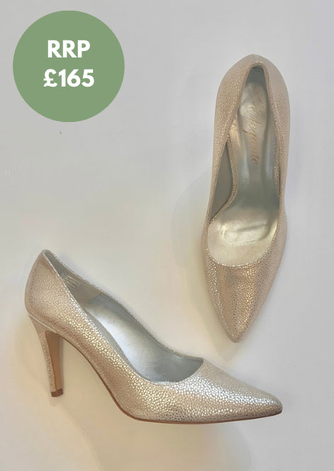 Elegante Champagne Shoes