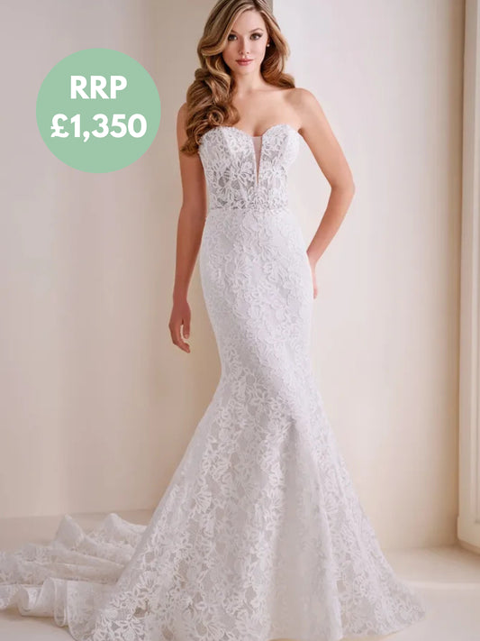 Enchanting Mon Cheri Bridal Gown E401