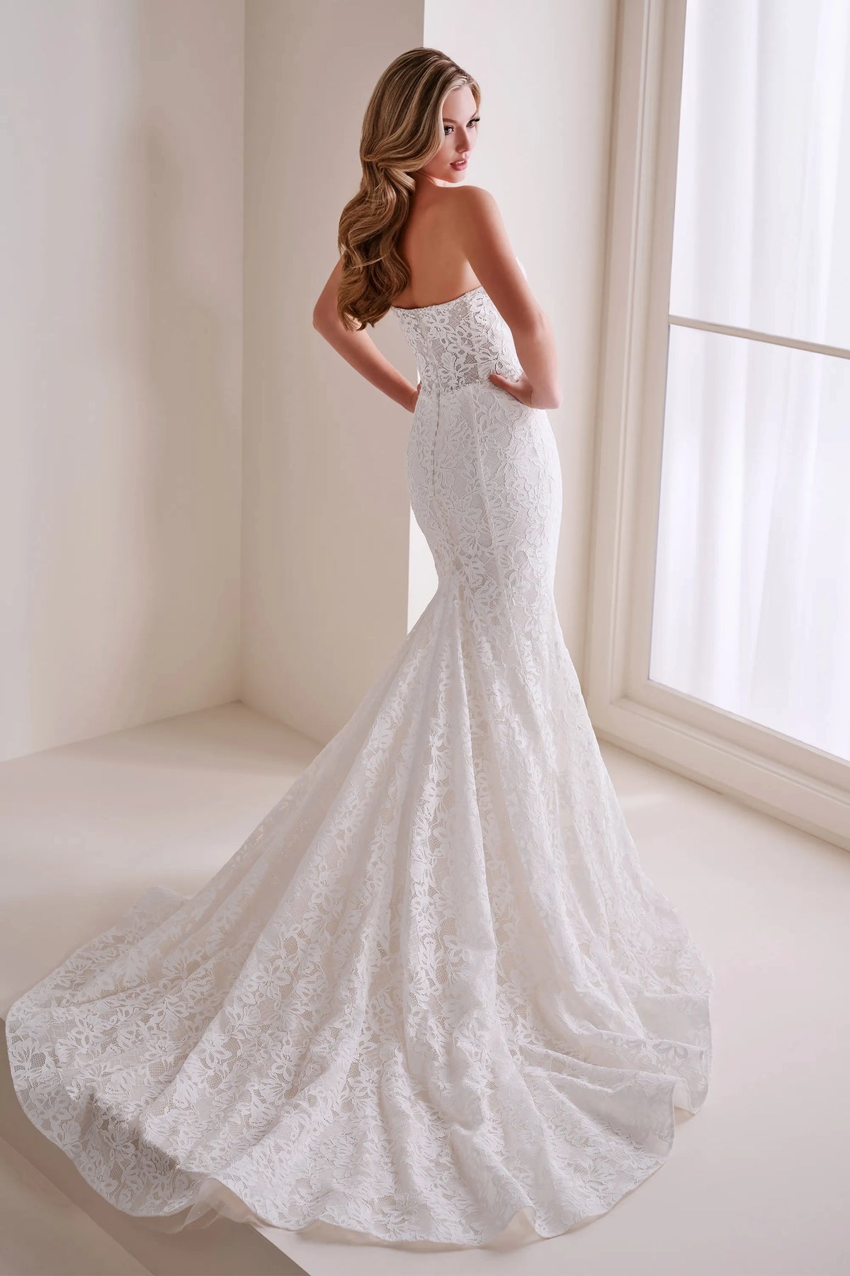 Enchanting Mon Cheri Bridal Gown E401