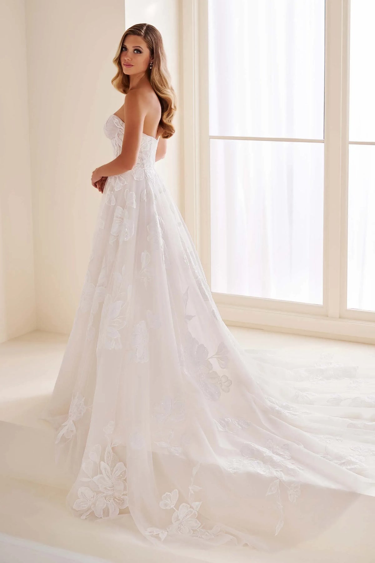 Enchanting Mon Cheri Bridal Gown E603
